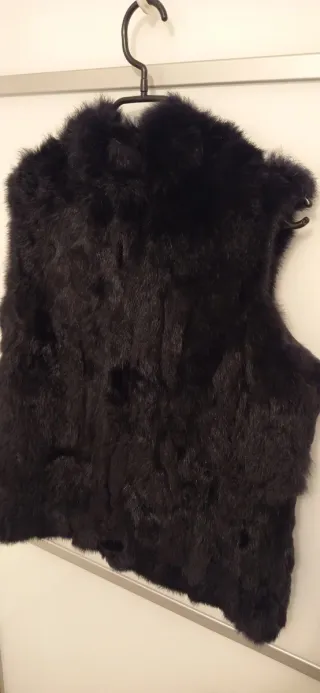 Chaleco de piel de conejo negro