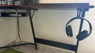 Tavolo da gioco nero a forma di L