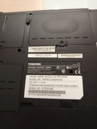 Ordenador portátil Toshiba negro satélite pro p200