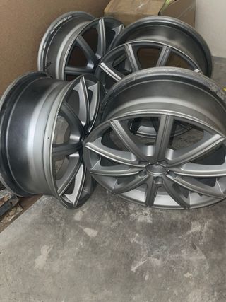 Llantas 17” 5x108 recién pintadas