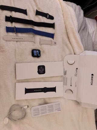 Apple Watch SE 2 (44mm) + 4 correas