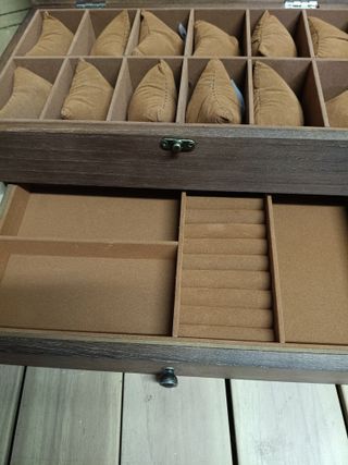 SONGMICS Caja de Relojes con 12 Ranuras, Estuche de Relojes de Madera de 2 Niveles con Tapa de Cristal, Almohadillas, Forro de Terciopelo, Regalo de Seres Queridos, Negro Marrón JOW012K01