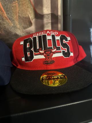 Gorra Jordan Negra Roja de paris y de bulls