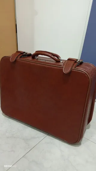 Maletas de cuero marrones muy bien conservadas.