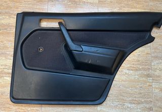 Asientos Recaro y paneles Mercedes 190.