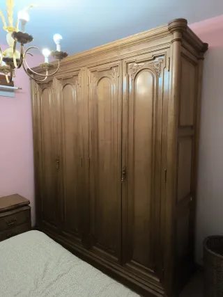 Dormitorio completo de madera maciza