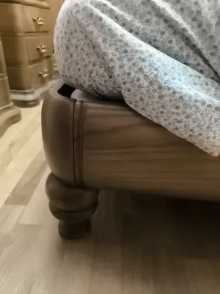 Dormitorio completo de madera maciza