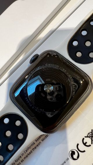 Apple Watch SE 40mm - Accesorios y Cargador