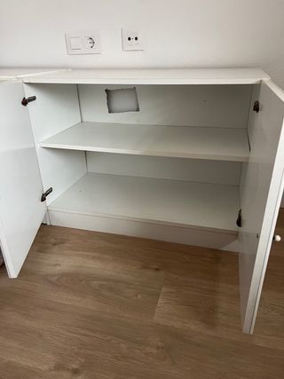 Armario blanco puertas con marco negro