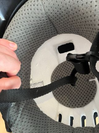 Casco negro con bandera española