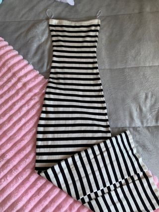 Vestido largo rayas blanco y negro con raja
