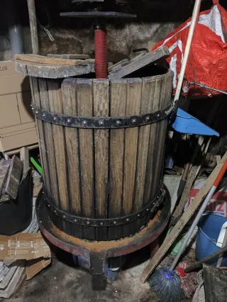 Lagareta grande de madera.