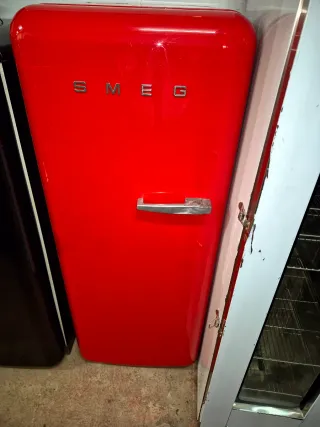 Congelador Smeg Rojo