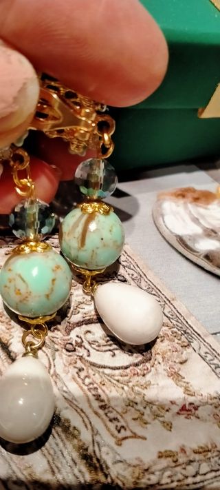 Orecchini clip con pietre color oro e verde acqua