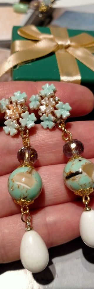 Orecchini clip con pietre color oro e verde acqua