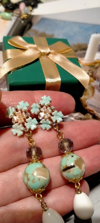 Orecchini clip con pietre color oro e verde acqua