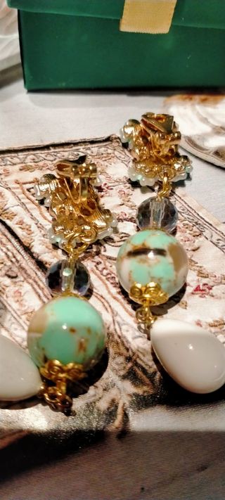 Orecchini clip con pietre color oro e verde acqua