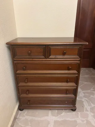 Cómoda antigua de madera