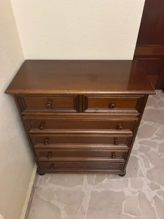 Cómoda antigua de madera