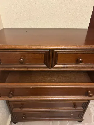 Cómoda antigua de madera