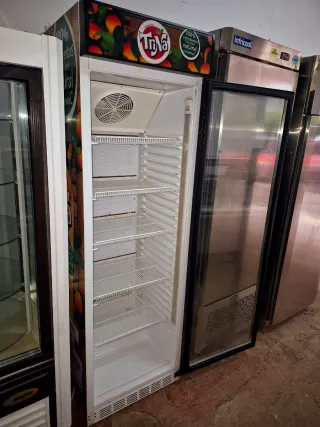 Nevera expositora refrigerada
