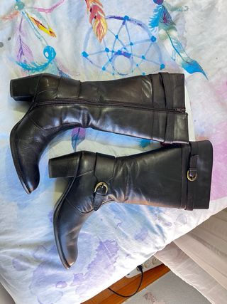 Botas altas negras con hebilla