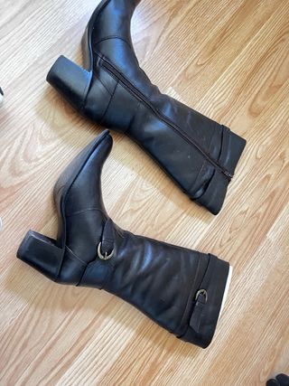 Botas altas negras con hebilla