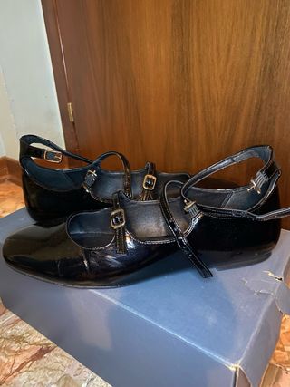 Ballerine nere lucide con cinturino