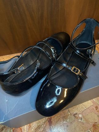 Ballerine nere lucide con cinturino