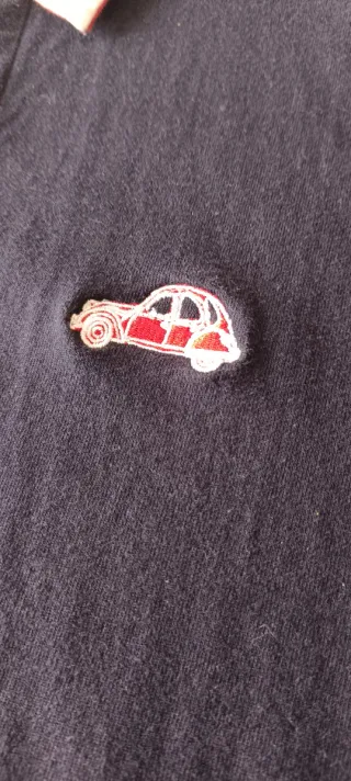 Polo manga larga azul con logo coche