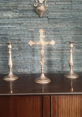 Juego Altar antiguo! Candeleros benditera y Cruz!!