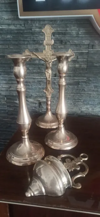 Juego Altar antiguo! Candeleros benditera y Cruz!!