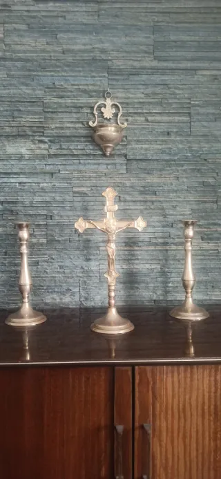 Juego Altar antiguo! Candeleros benditera y Cruz!!