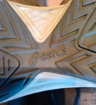 Scarpe uomo Asics grigie e bianche Gel dedicate 7