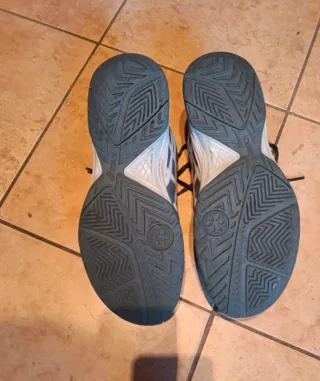 Scarpe uomo Asics grigie e bianche Gel dedicate 7