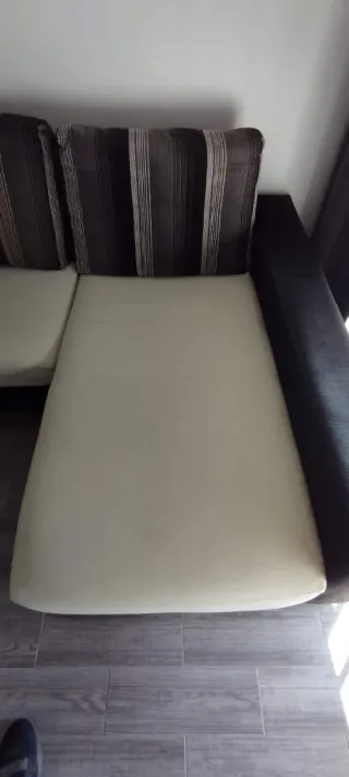 Sofá Chaiselongue tela beige y negro