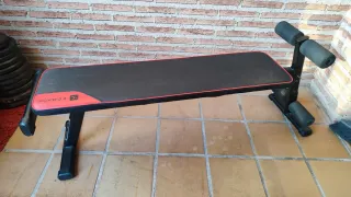 Banco Domyos + pesas y mancuernas (lote)