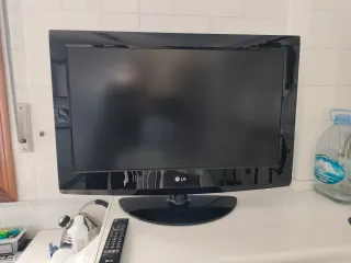 Televisor LG 32 (Necesita TDT) en buen estado.