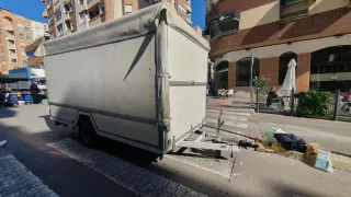 Remolque grande blanco