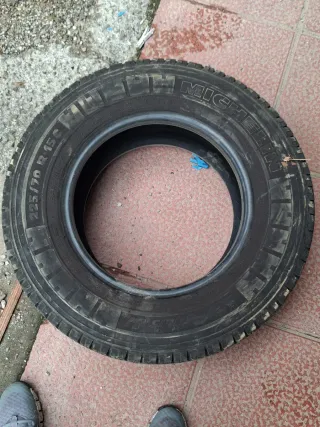 Neumático Michelin 225/70 R15C