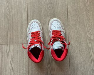 Zapatillas Jordan Blancas y Rojas Talla 37.5