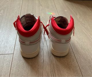 Zapatillas Jordan Blancas y Rojas Talla 37.5