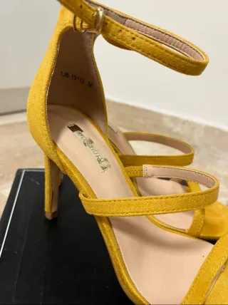 Zapatos de tacón Buonarotti amarillos talla 36