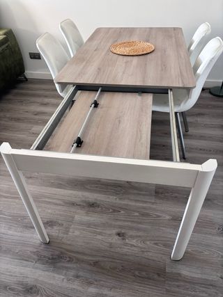 Mesa de comedor extensible gris/blanca + 4 sillas