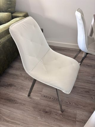 Mesa de comedor extensible gris/blanca + 4 sillas