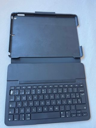 Funda + teclado Logitech Slim Folio iPad 10.2 pulg