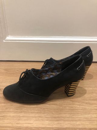 Zapatos Camper tacón rayas oro negro