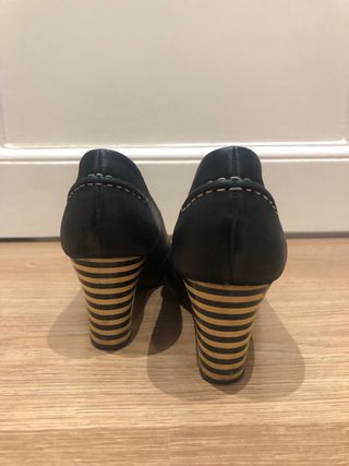 Zapatos Camper tacón rayas oro negro