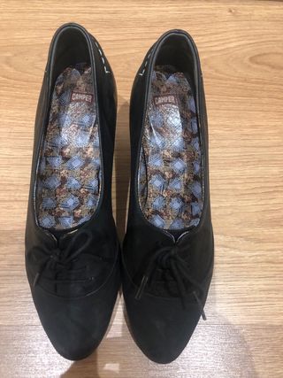 Zapatos Camper tacón rayas oro negro