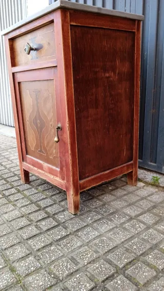 Mesita de noche madera, mármol y metal